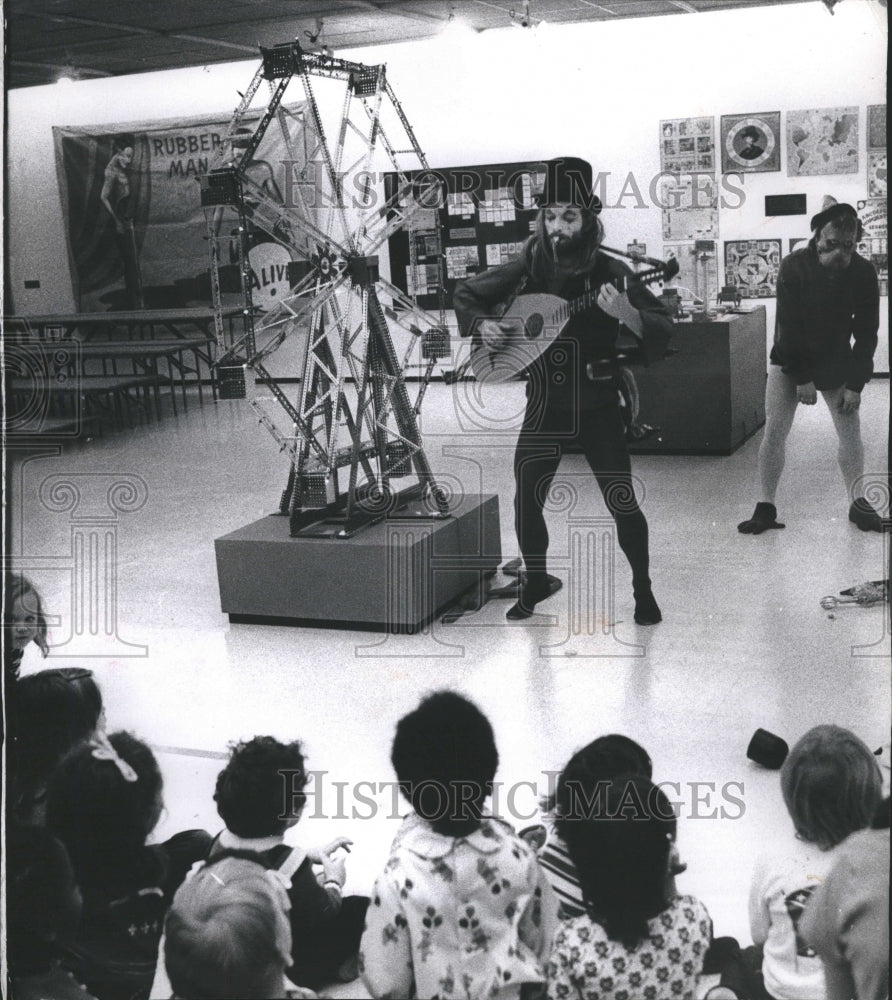 1974 Museum Contemporary Art exhibit mime - Historic Images