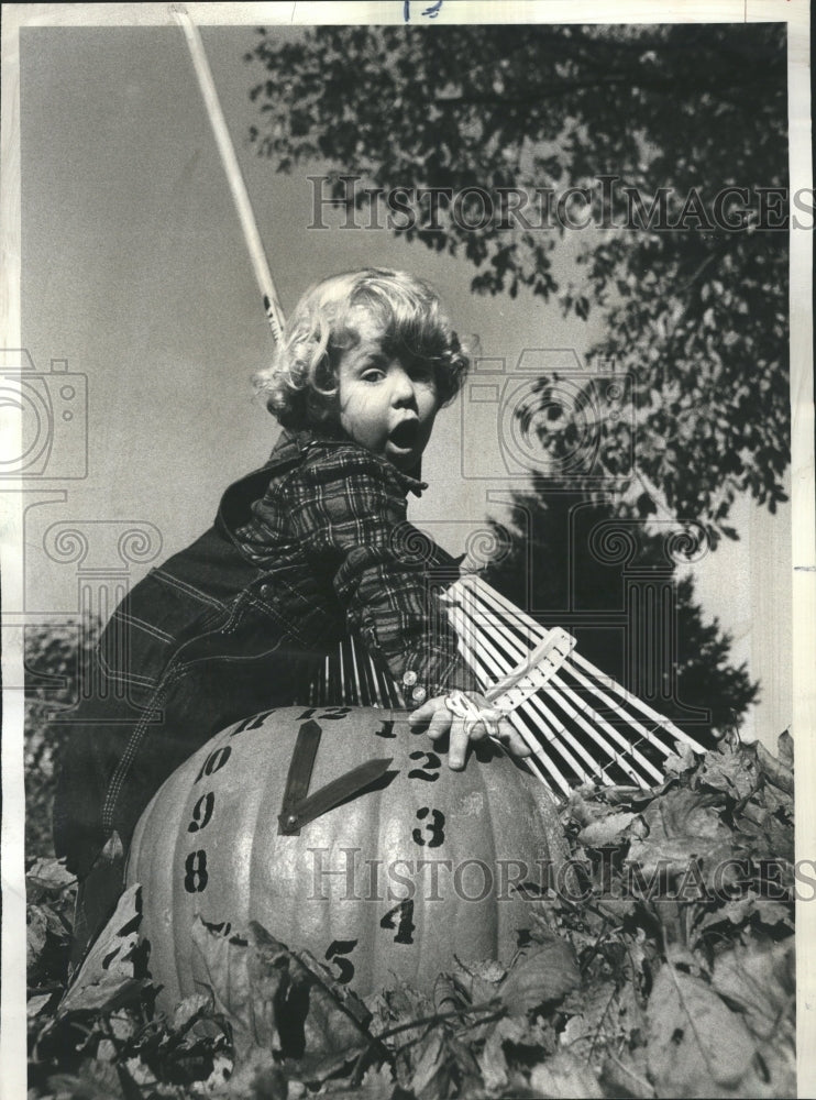 1977 Michelle Hawkins Pumpkin Clock Rake - Historic Images