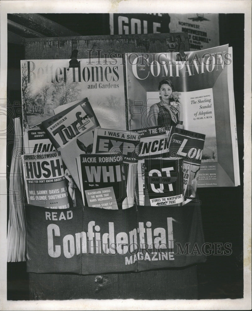 1955 Randolph and Wabash Magazine Stand - Historic Images