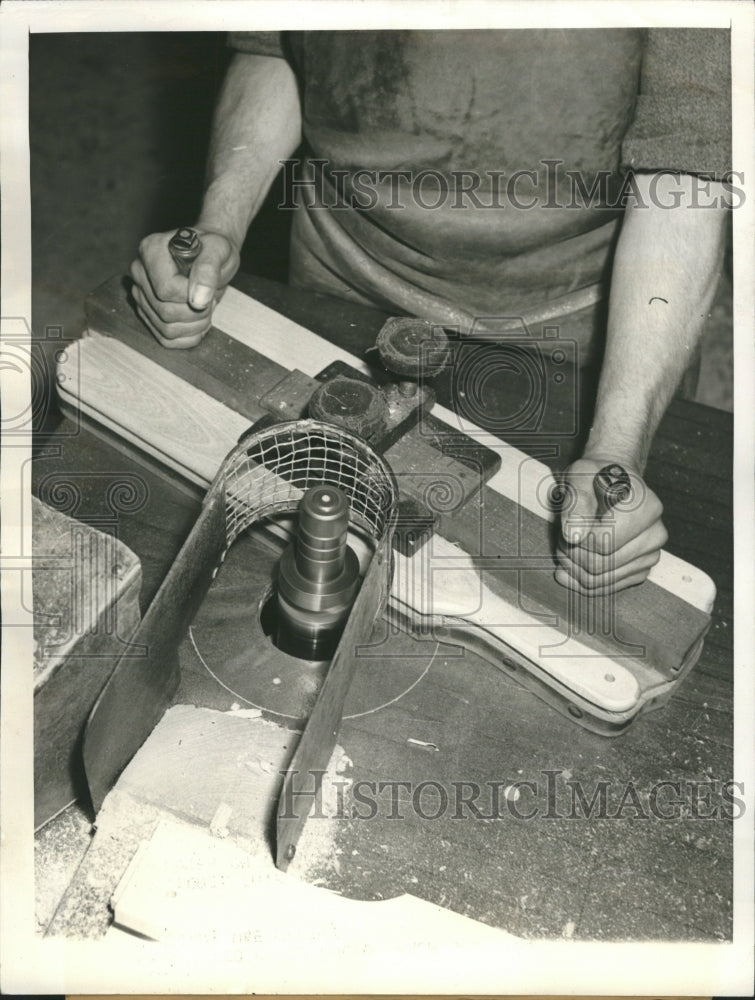 1941 Press Photo manufacture hazing paddles band saw - Historic Images