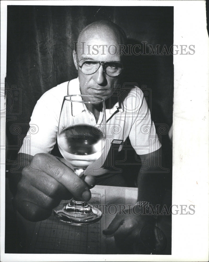 1980  Restarent Muer wine - Historic Images