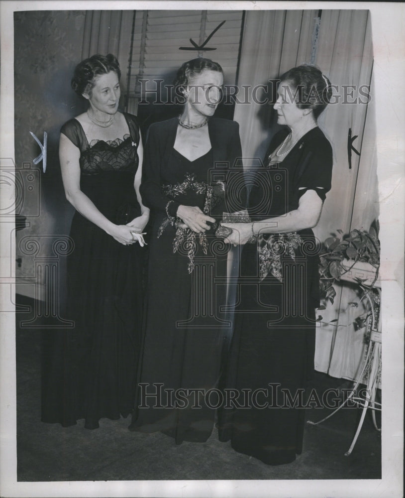 1945 Mrs. Charles T. Fisher Mrs. Walter O.  - Historic Images
