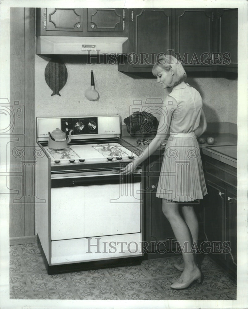 1968 Gas Stoves Self Cleaning - Historic Images