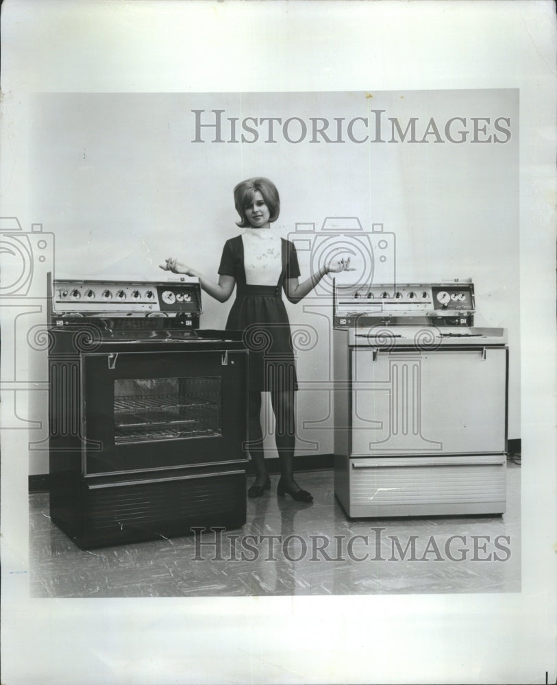1969 Electric Stove New Style - Historic Images