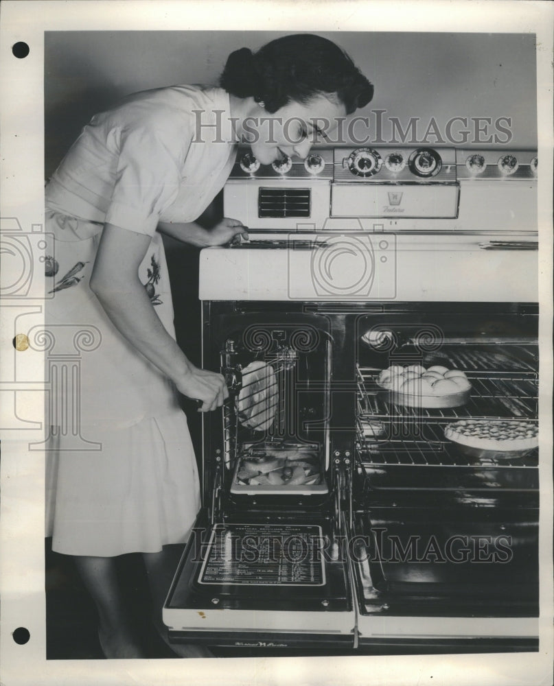 1956 Electric Stove the Latest - Historic Images