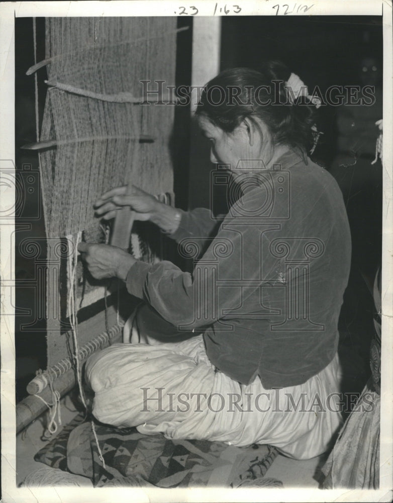 1962 Gallup N.M. Navaho Woman Weaving - Historic Images