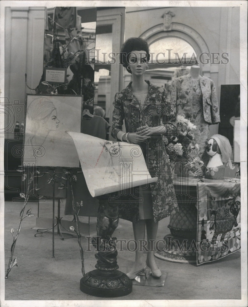 1965 Mrs.Thomas Auchincloss mannequin - Historic Images