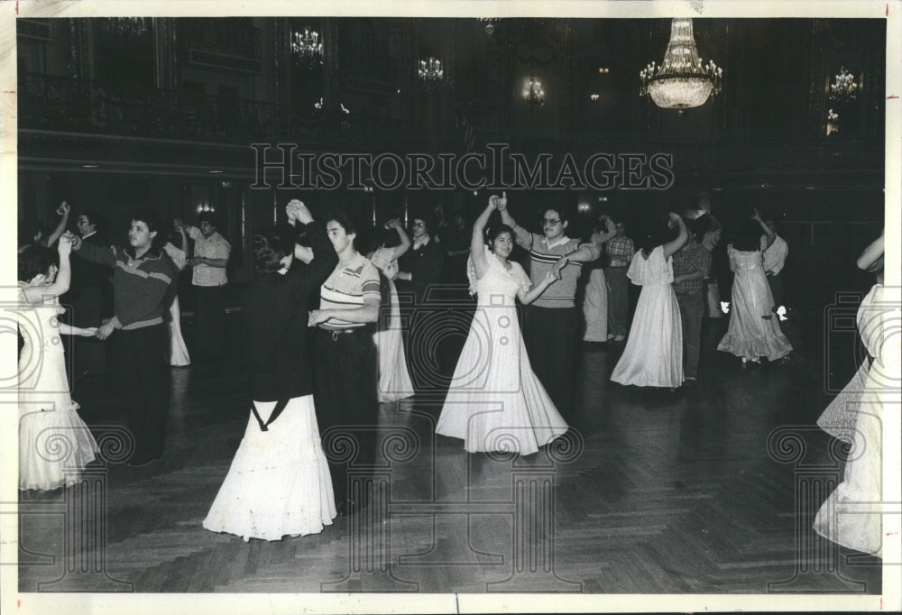 1981 Mexican American Debutante Dancing - Historic Images