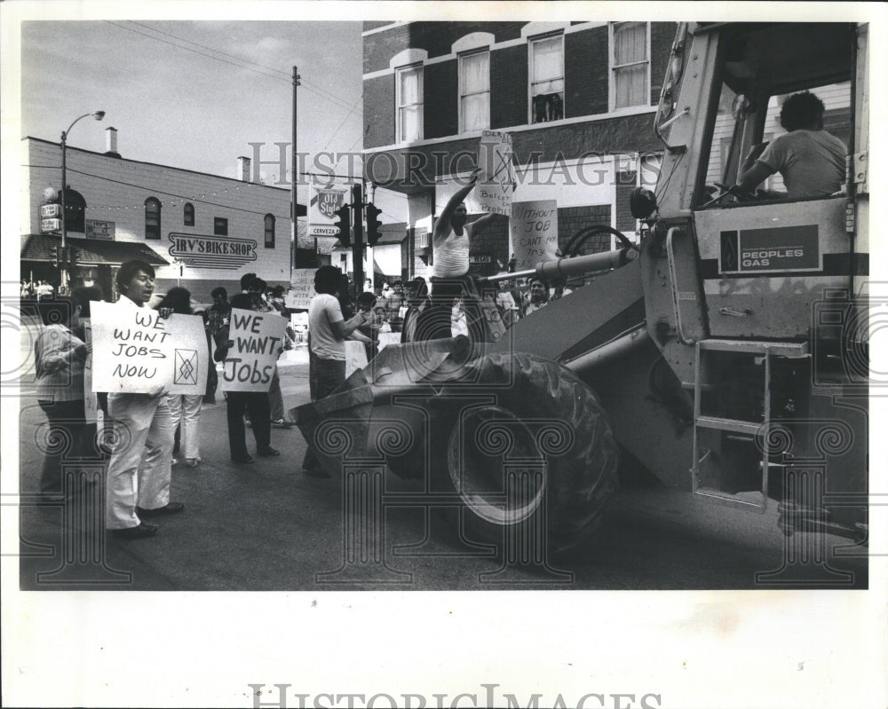 1982 Protesters Block Street Workers - Historic Images