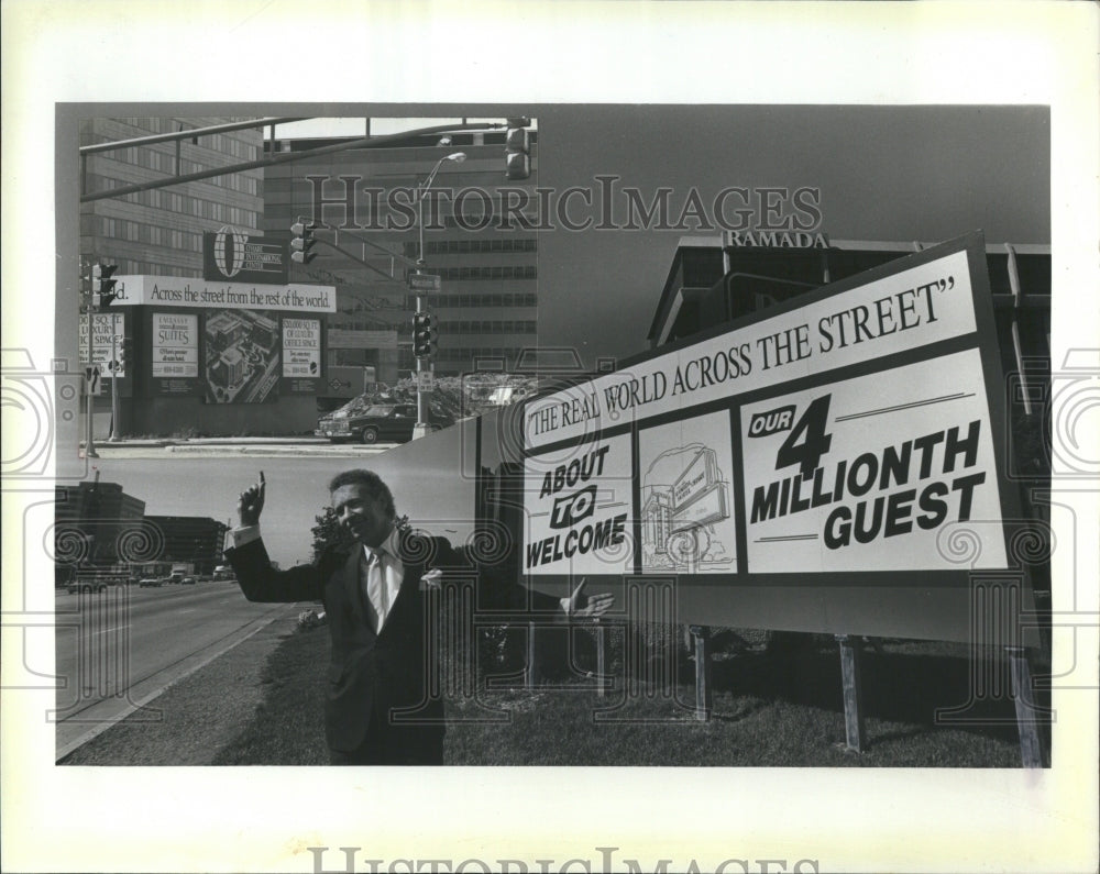 1986 Embassy Suits Ramada Hotel Rivalry - Historic Images