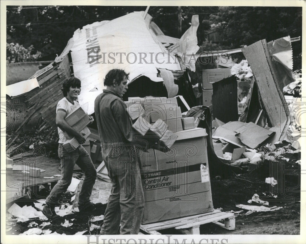 1984 railroad accident workers train - Historic Images