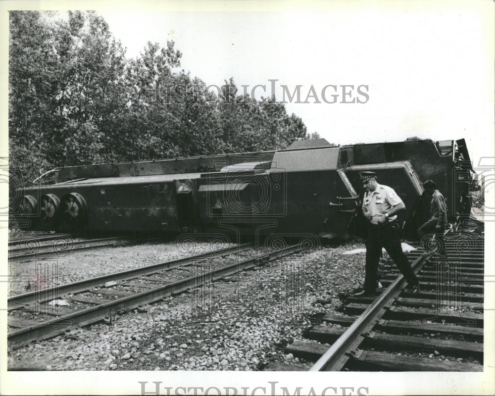 1984 Derailed Locomotive Metal Bars - Historic Images