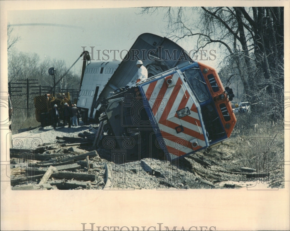 Press Photo car veered across Randaulph street - Historic Images