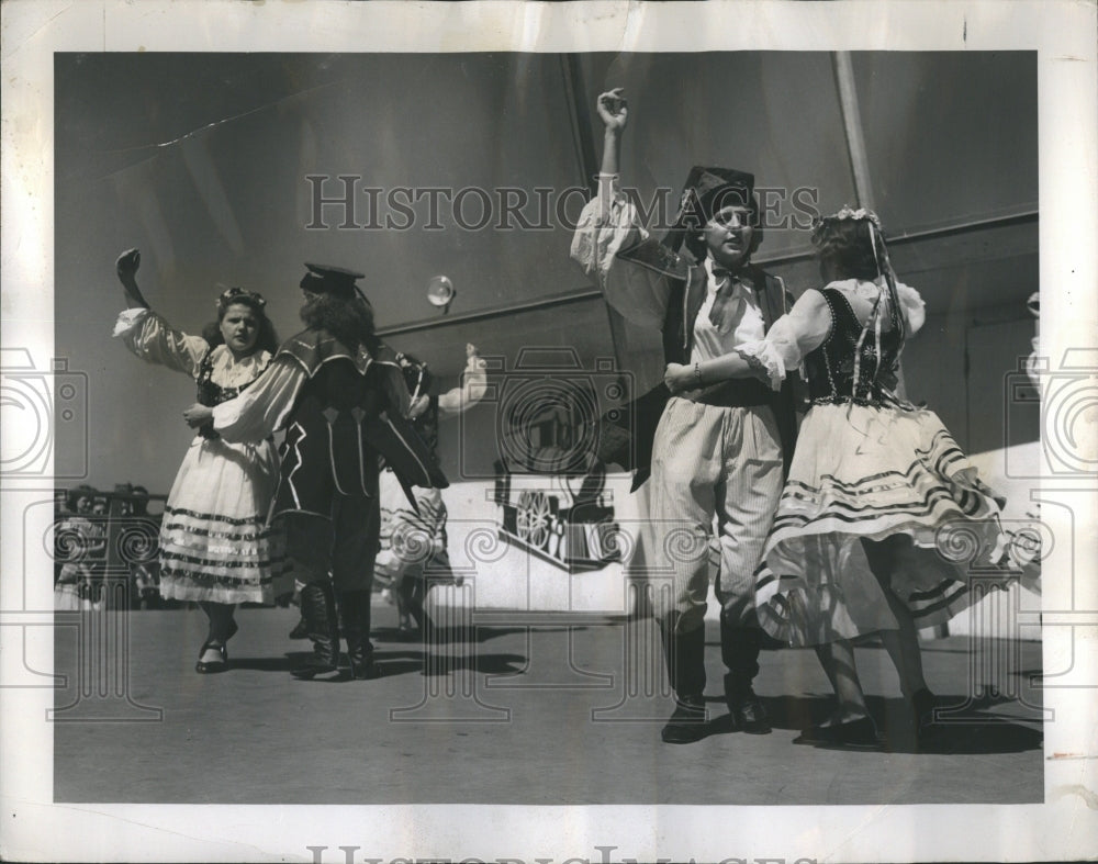 1949 Press Photo Polish Day National Alliance Dancers - Historic Images