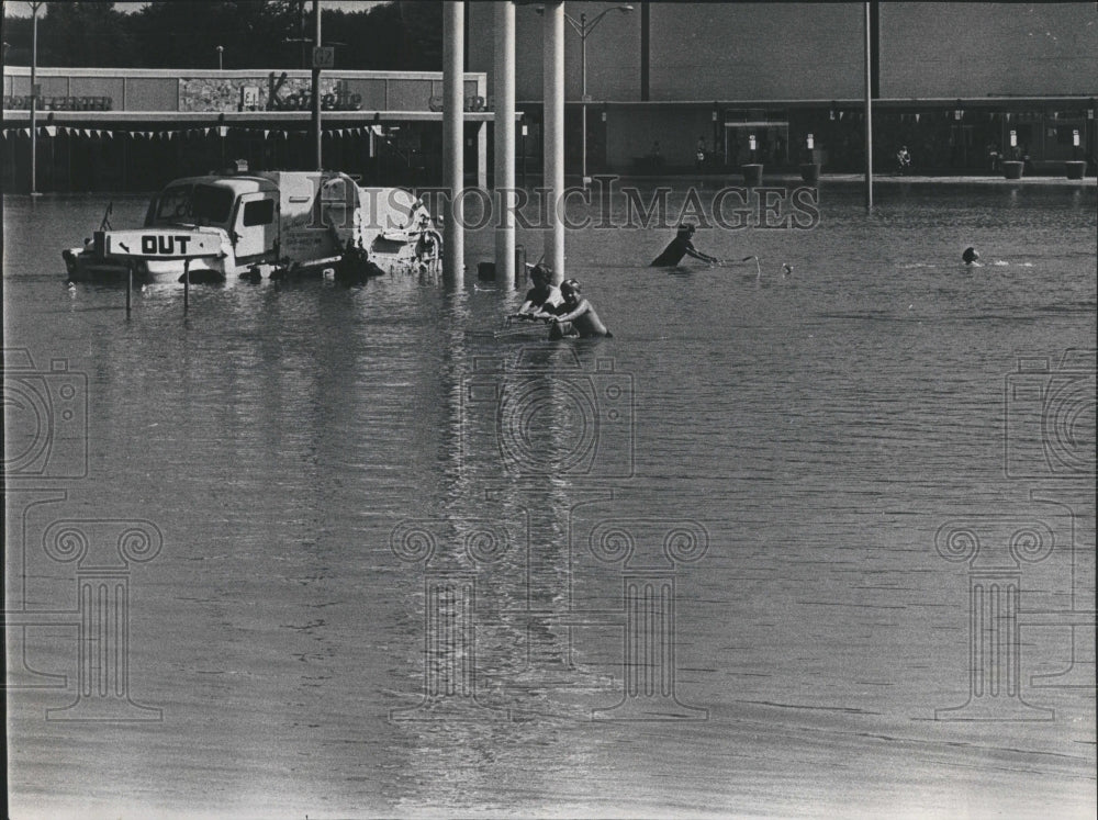 1972 Flood Parking Lot Truck Stalled - Historic Images