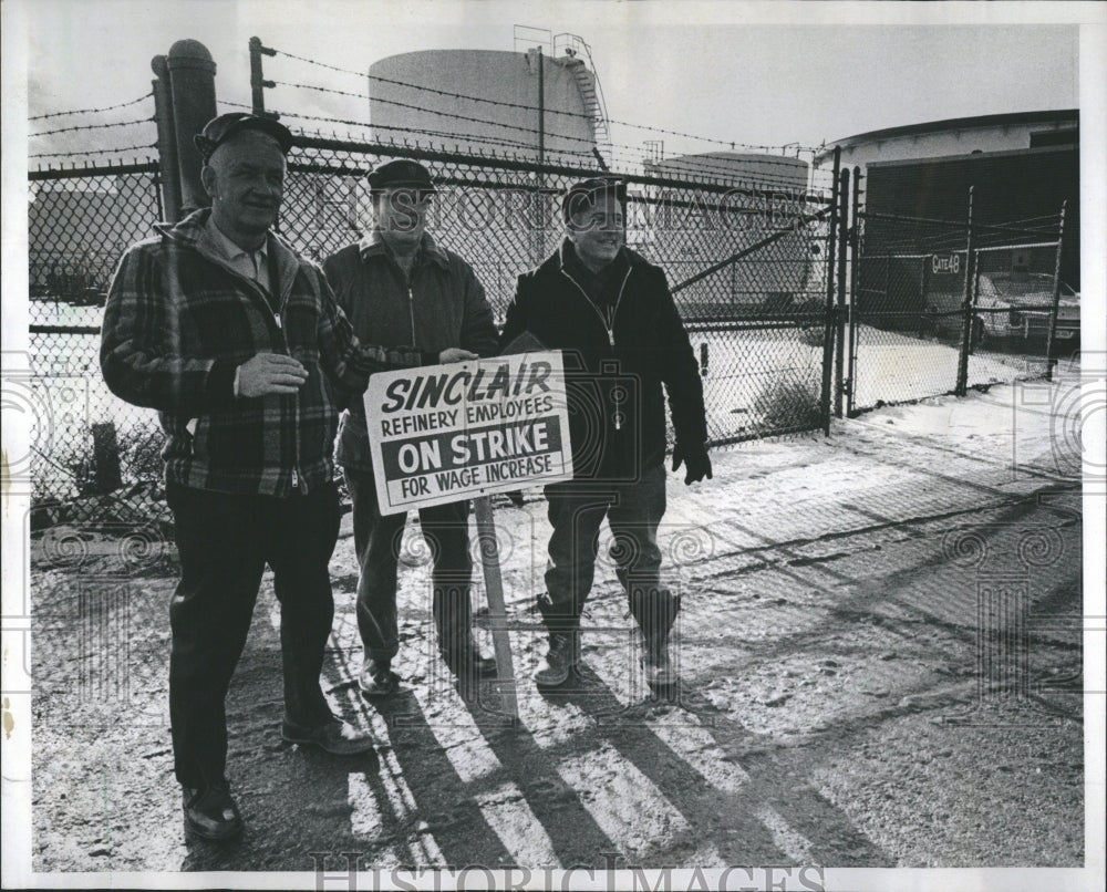 1969 Press Photo Sinclair Refining Co. Strike - RRR18633 - Historic Images