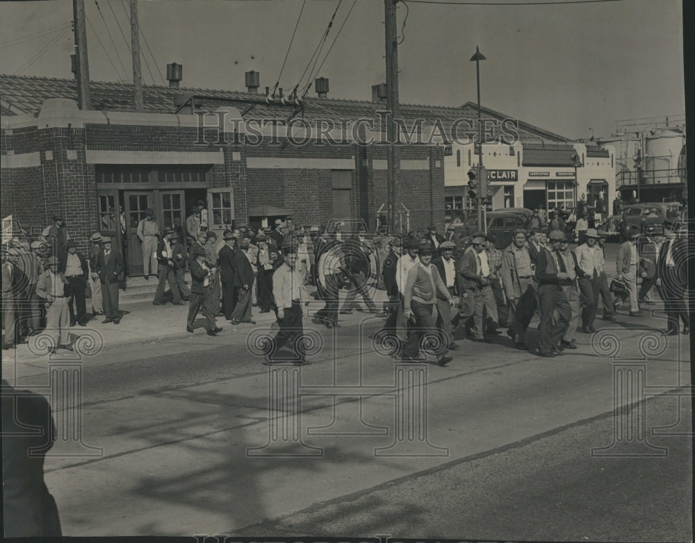  Workers of Sinclair Refinery Co. in strike - Historic Images