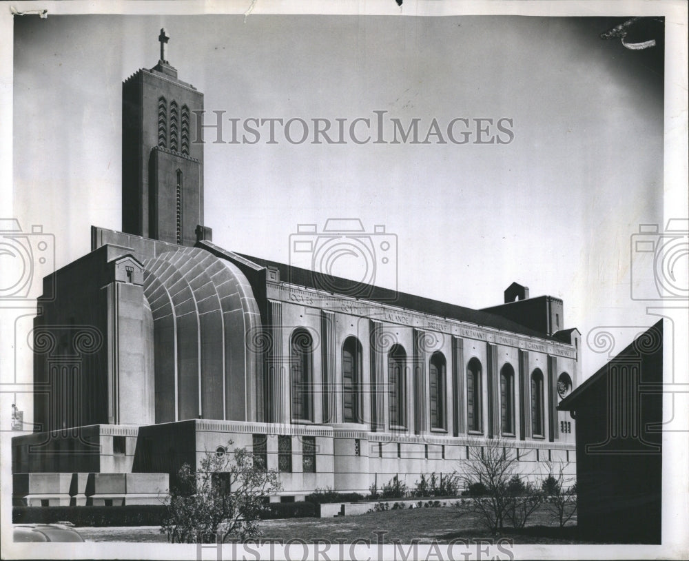 1957 Loyola University Chapel - Historic Images