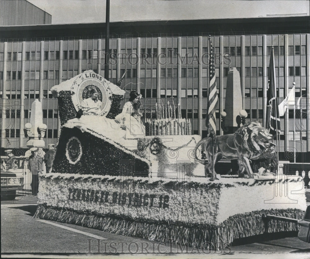 Lion&#39;s Int&#39;l Convention Wisconsin Float - Historic Images