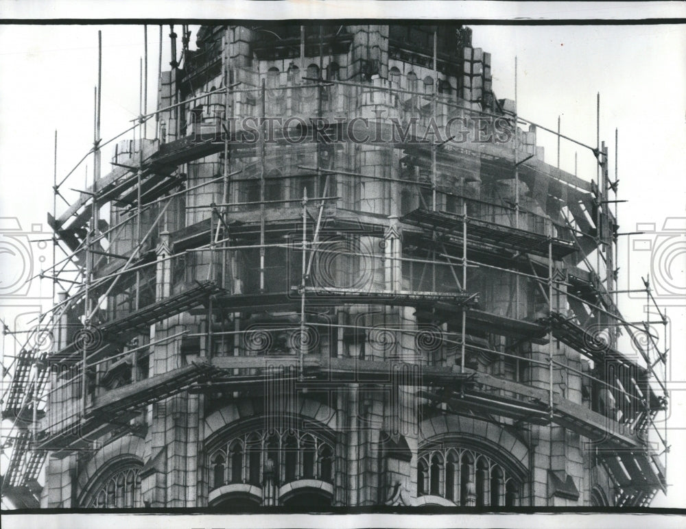 1975 Lincoln Tower being repaired - Historic Images