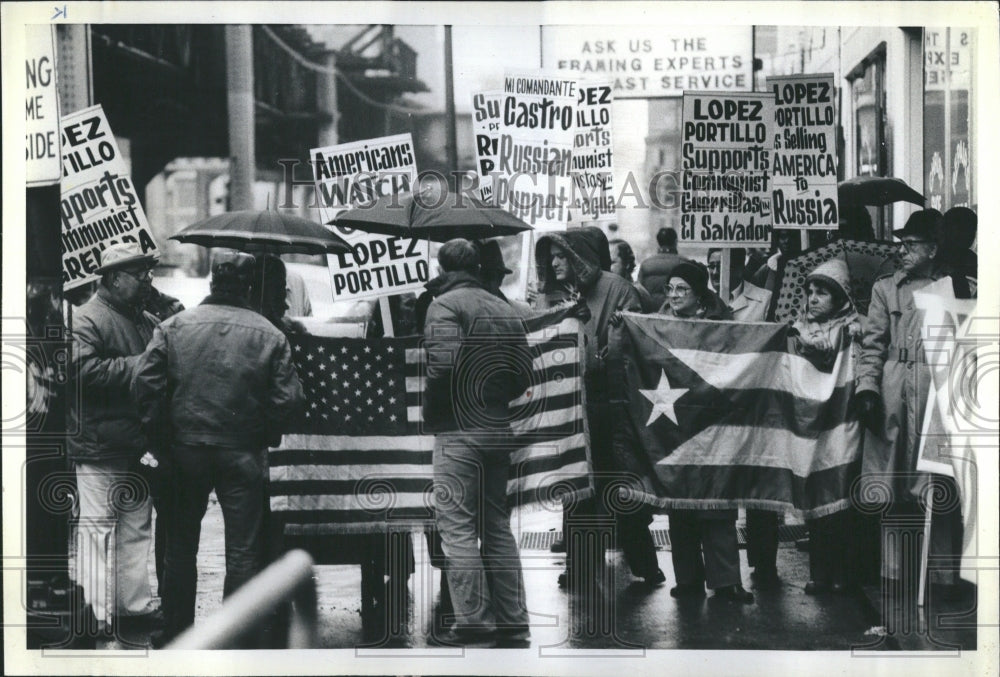 1982 Pro-Reagan Protesters Lopez Aramas - Historic Images