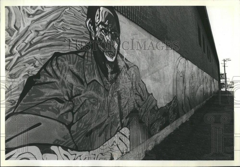 1981 Mural on wall of highschool - Historic Images