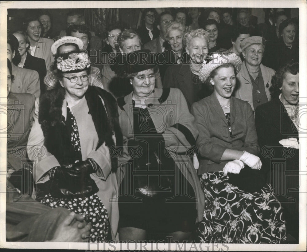 1949 women - Historic Images