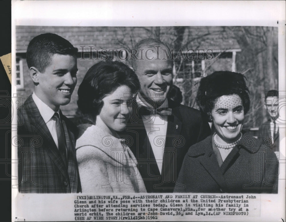 1962 John Glen with Wife and Kids-Arlington - Historic Images