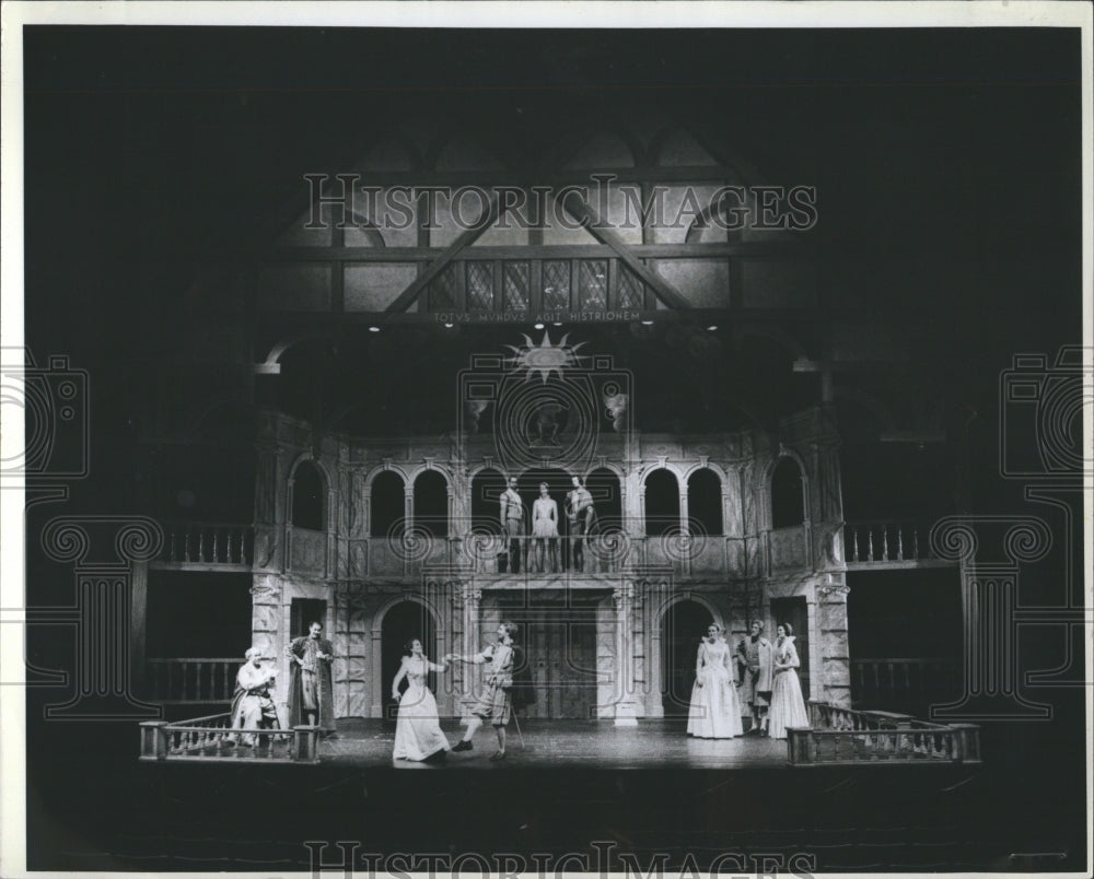 1979 Hilberry theater globe-inspired stage - Historic Images