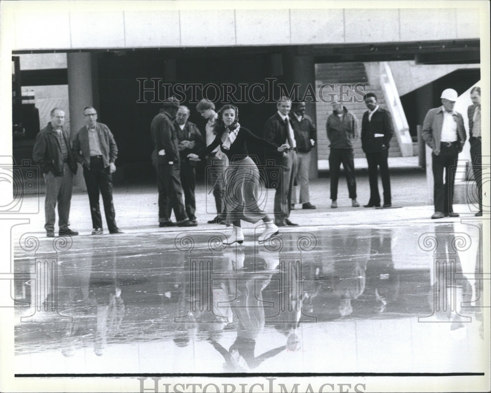 1978 Ice skating Natalie Edgecomb Hart Plaz - Historic Images