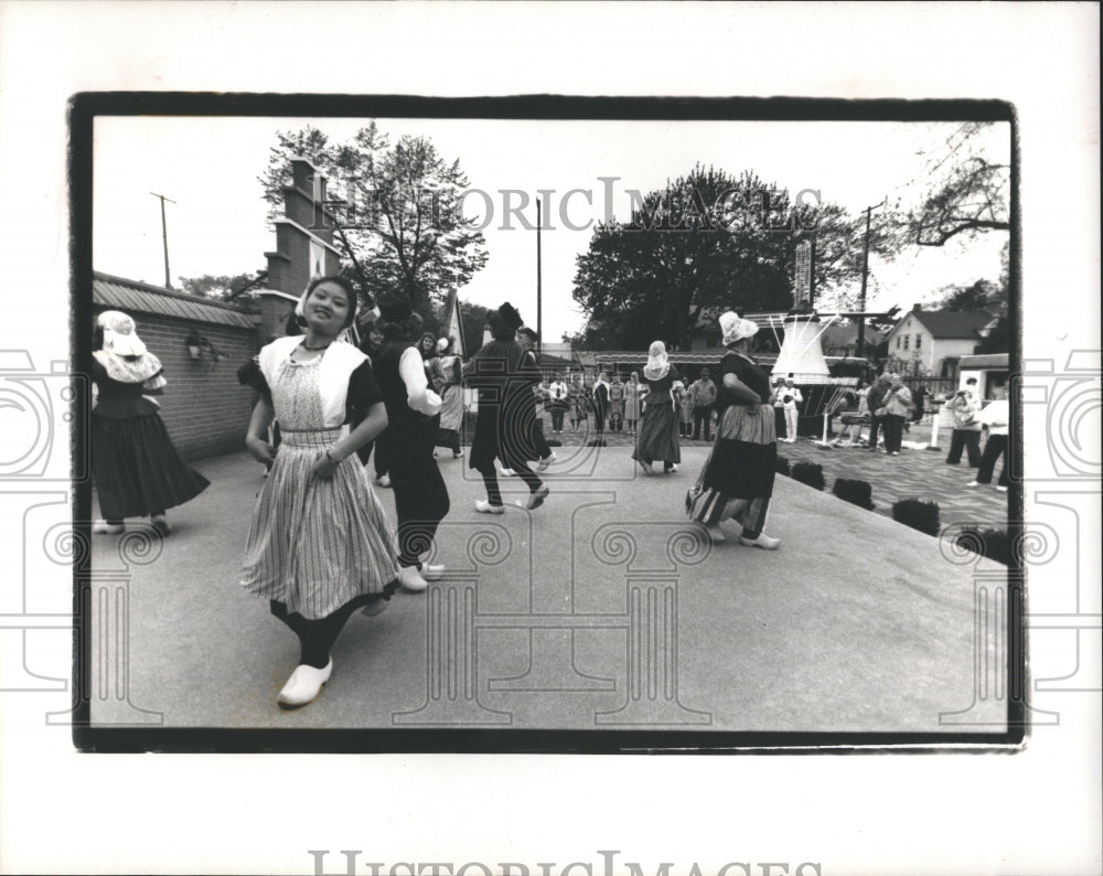 1988 Holland michigan Klomper Dancers - Historic Images