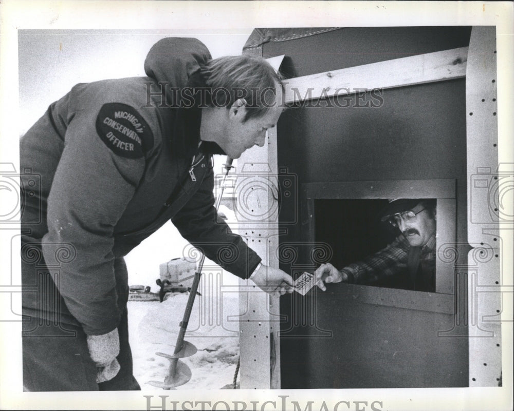 1981 Ice fishing Larry Epskamp Robert Squie - Historic Images