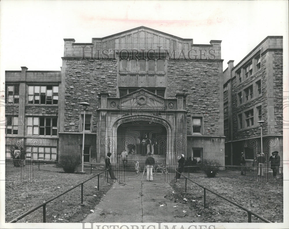 1975 Highland Park College School - Historic Images