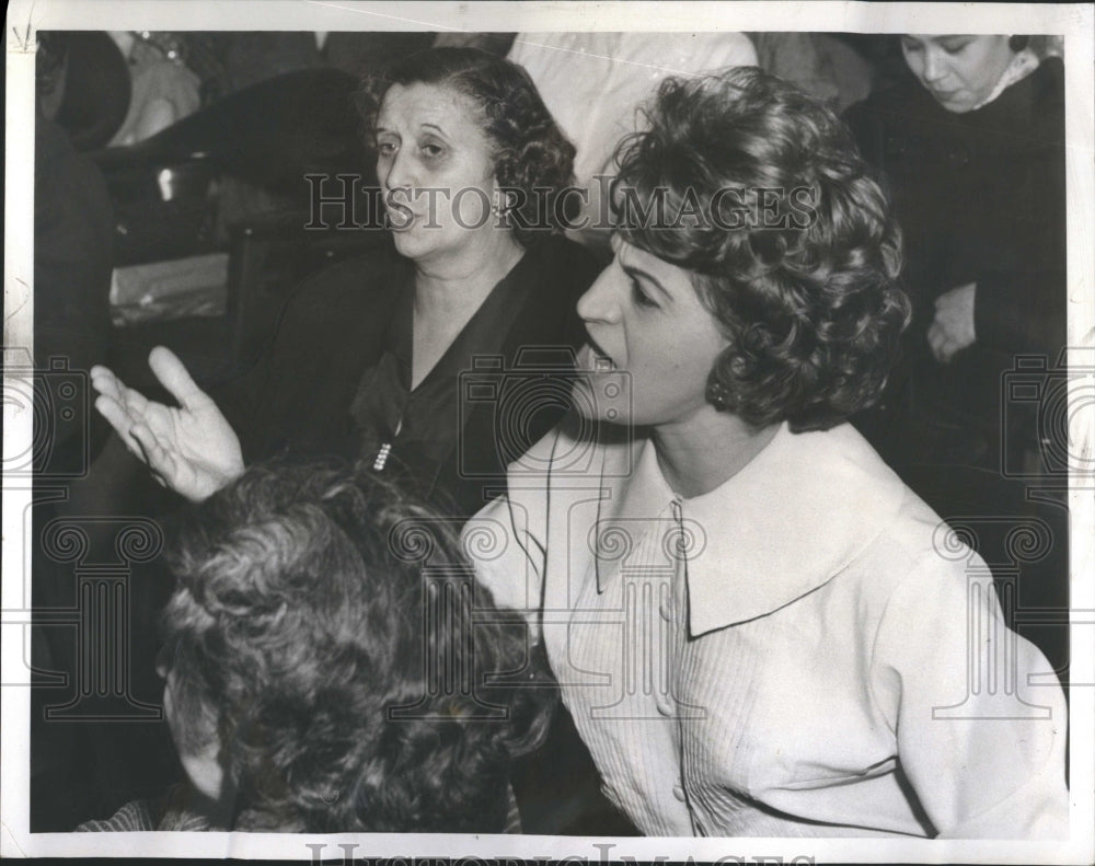 1961 Women Emotions Site University Mayor - Historic Images