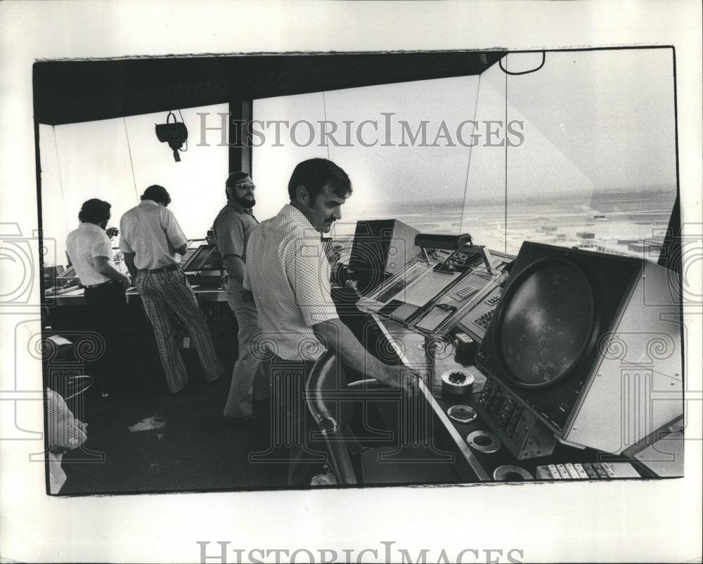 1976 Press Photo John Tweedle Neal Callahan Air Traffic - Historic Images