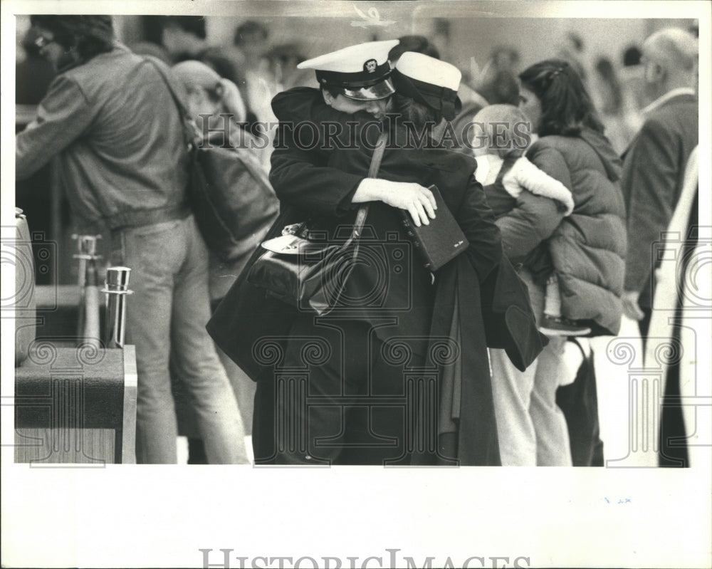 1980 Passengers at O&#39;Hare airport goodbye - Historic Images