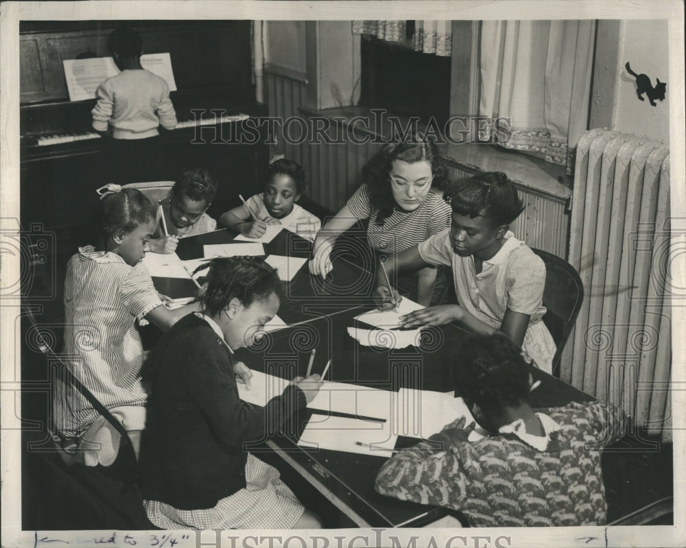 1955 Children in Newberry Center - Historic Images