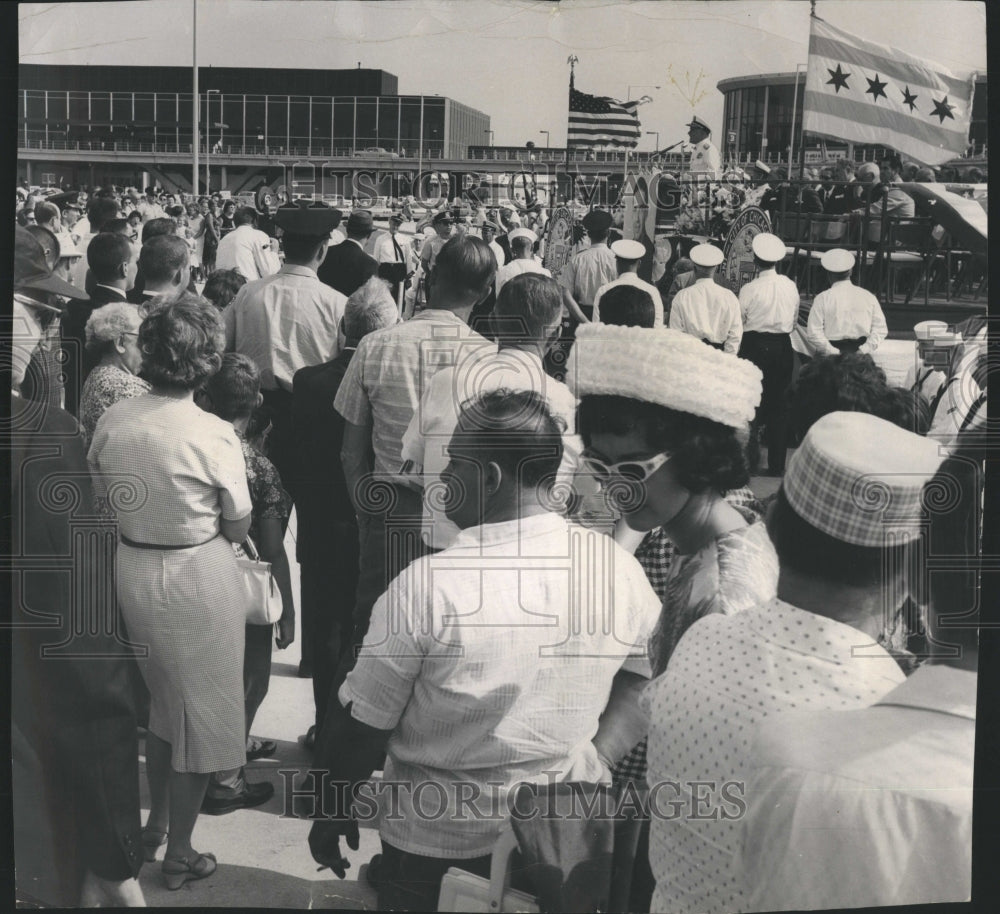 1962 Crowd at O'Hare for Memorial Ceremony - Historic Images