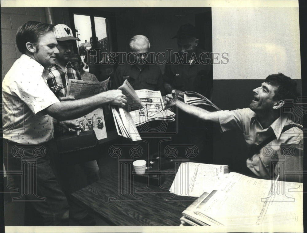 1980 Handicap Buster Robertson Sells Papers - Historic Images