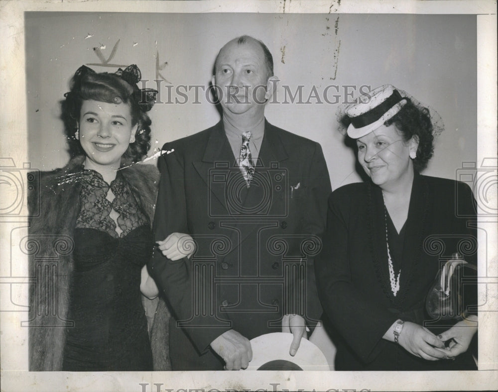 1945 Hollywood Jane Withers and Parents - Historic Images