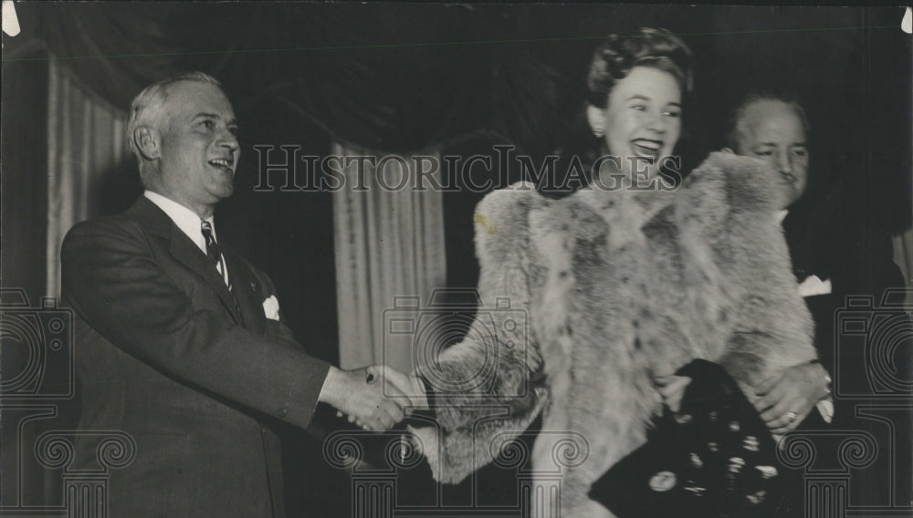 1943 Actress Jane Withers &amp; Governor Green - Historic Images