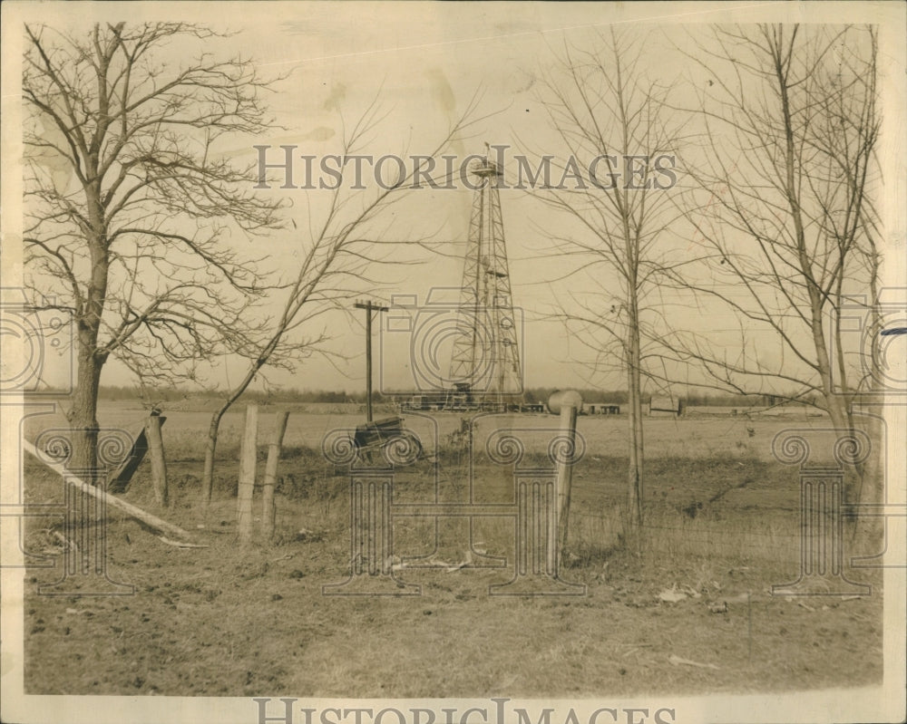 1984 Oil Well Downstate Illinois Farm - Historic Images