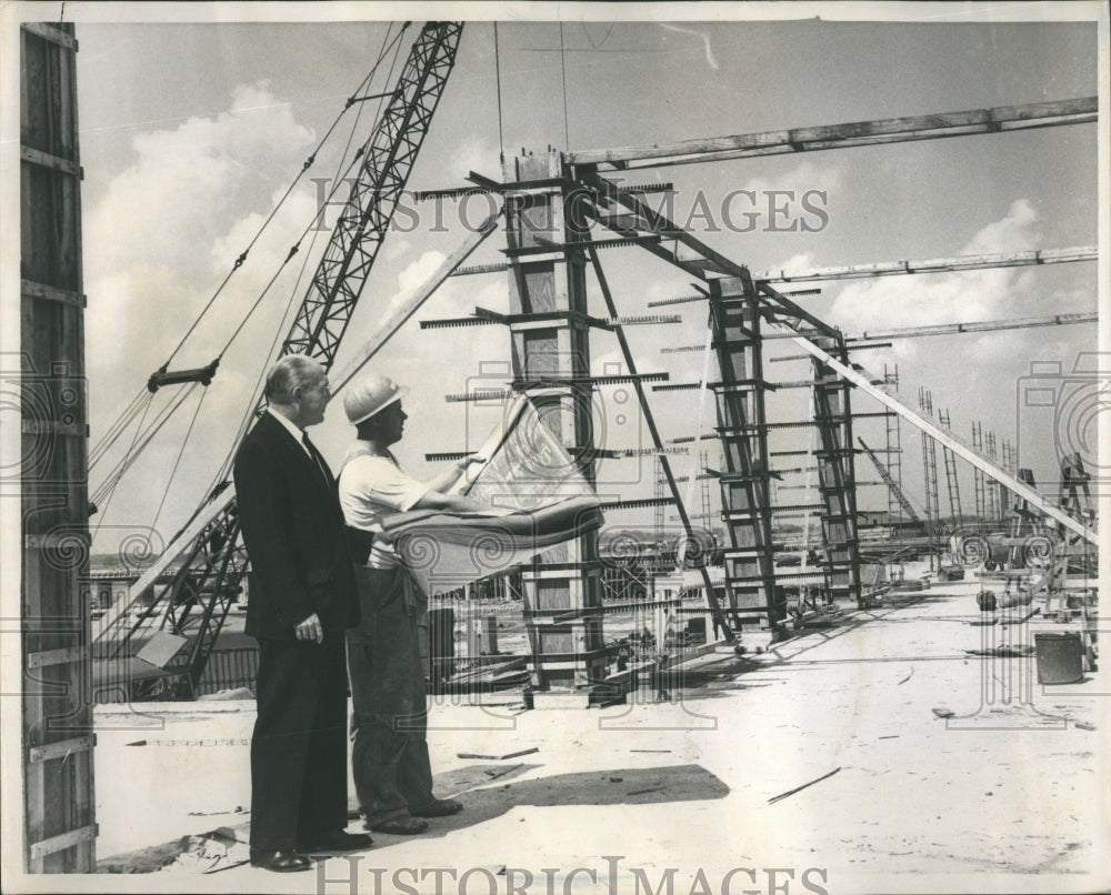 1960 Construction O&#39;Hare Mgr Ralph Heinz - Historic Images
