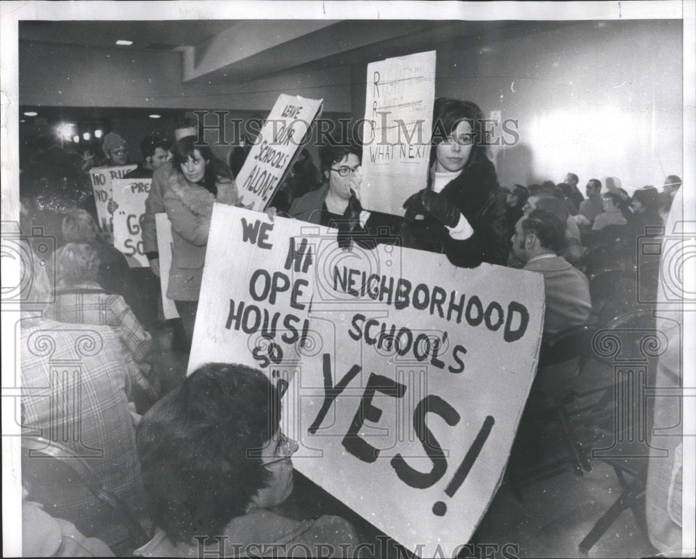1976 Oak Park School Board Parents Protest - Historic Images