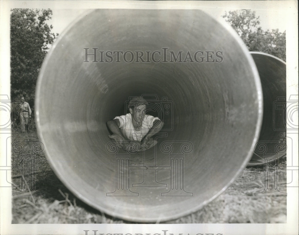 1942 Human Swab Clean Steel Pipe - Historic Images