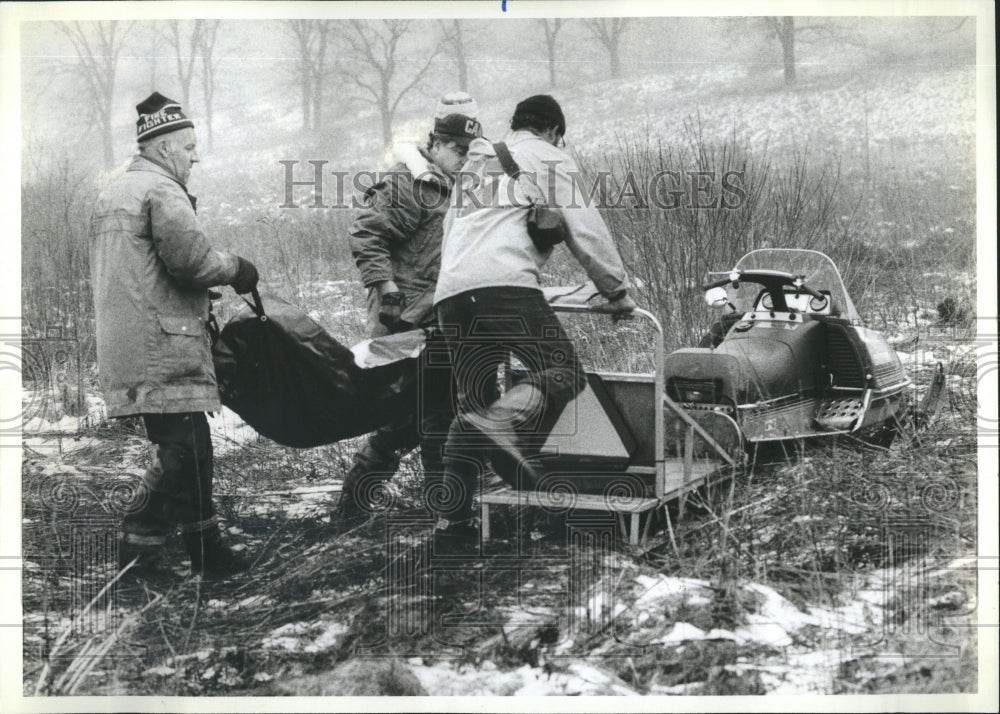 1982 Plane Crash Body Removed - Historic Images