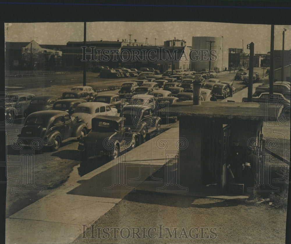 1945 Press Photo Standard Oil Co. Protest - RRR22991 - Historic Images