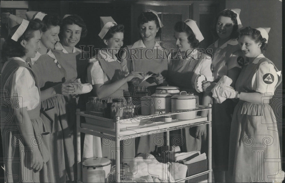 1942 Nurse aide training at St. Catherine - Historic Images
