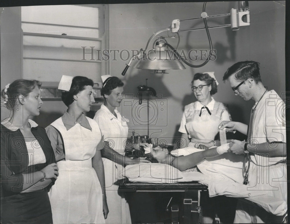 1957 Evanston Hospital Emergency Room - Historic Images