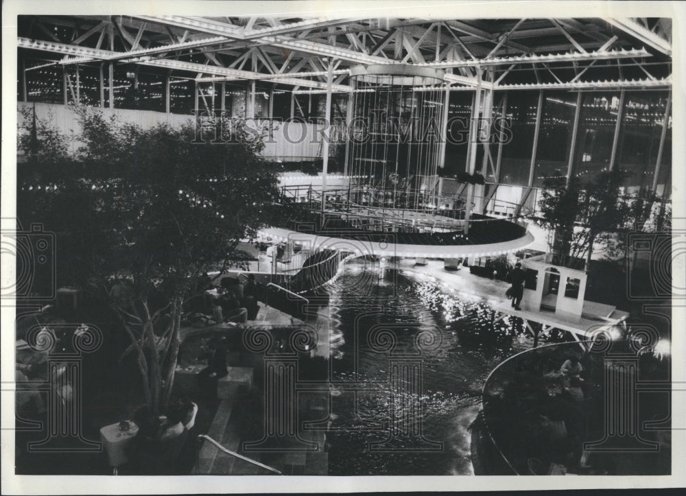 1981 Chicago Hyatt Regency Defective floor - Historic Images